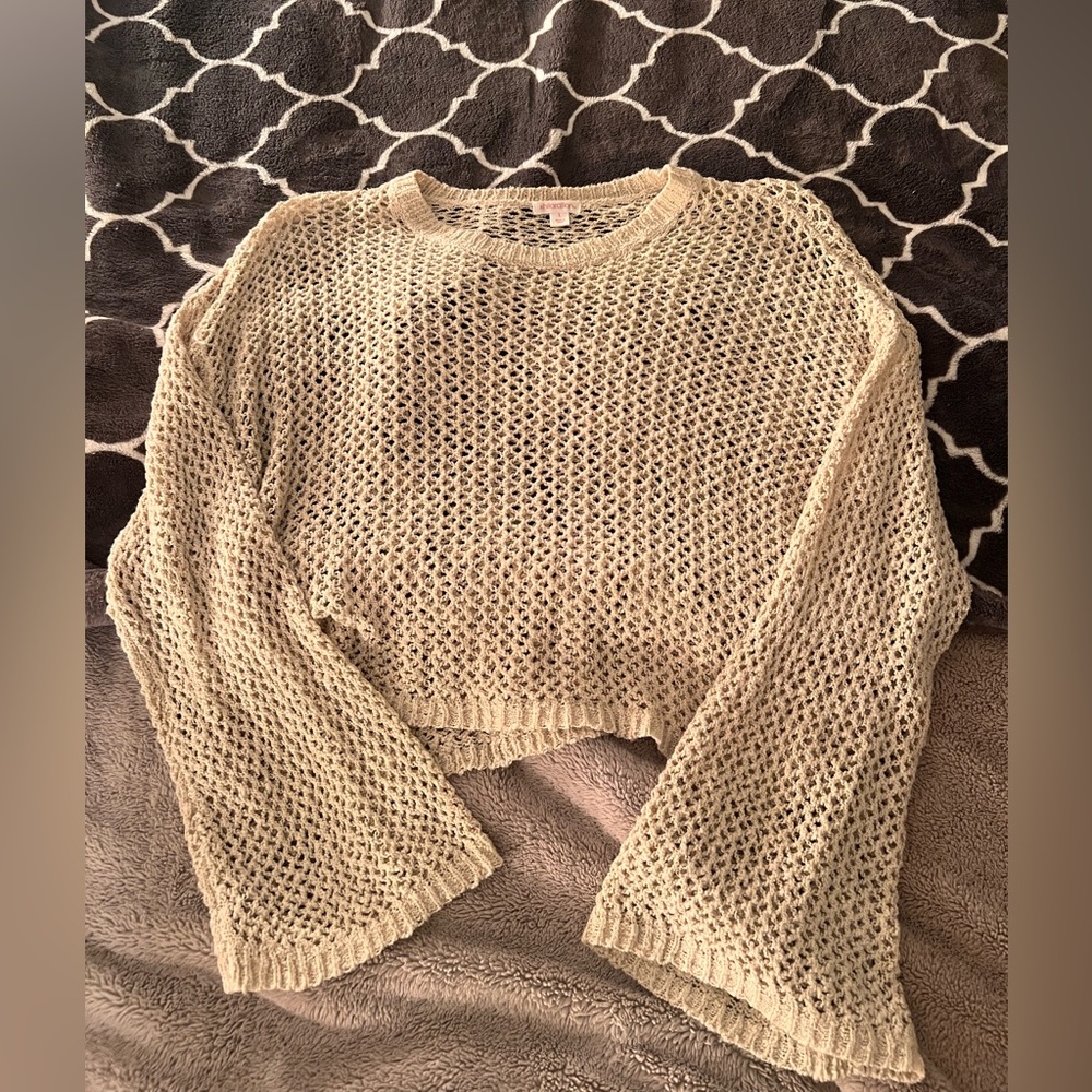 Long sleeve sweater crop!